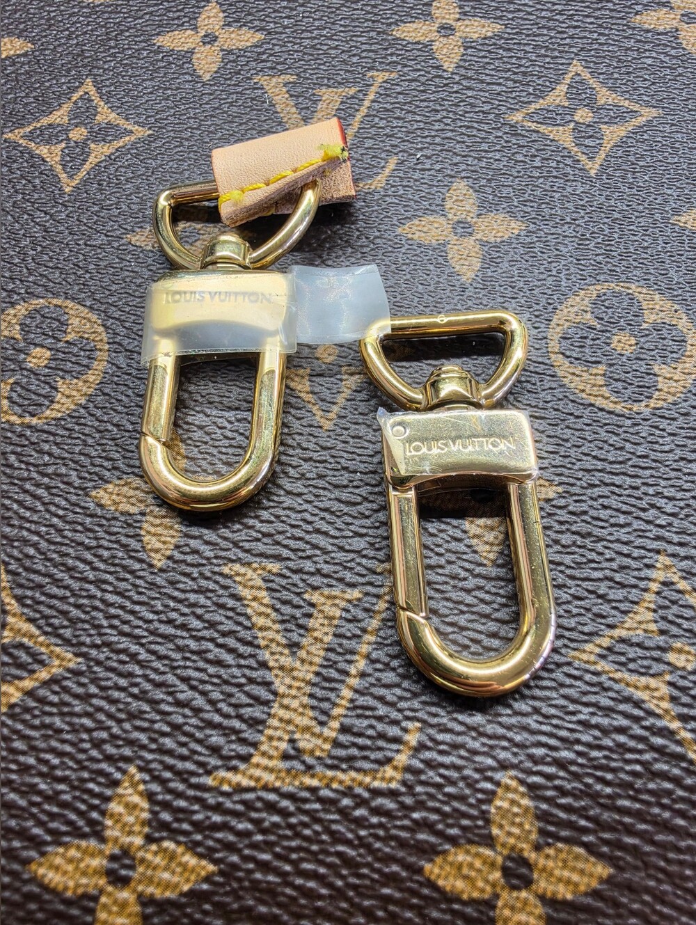 Louis Vuitton Gold-tone Clasp X2
